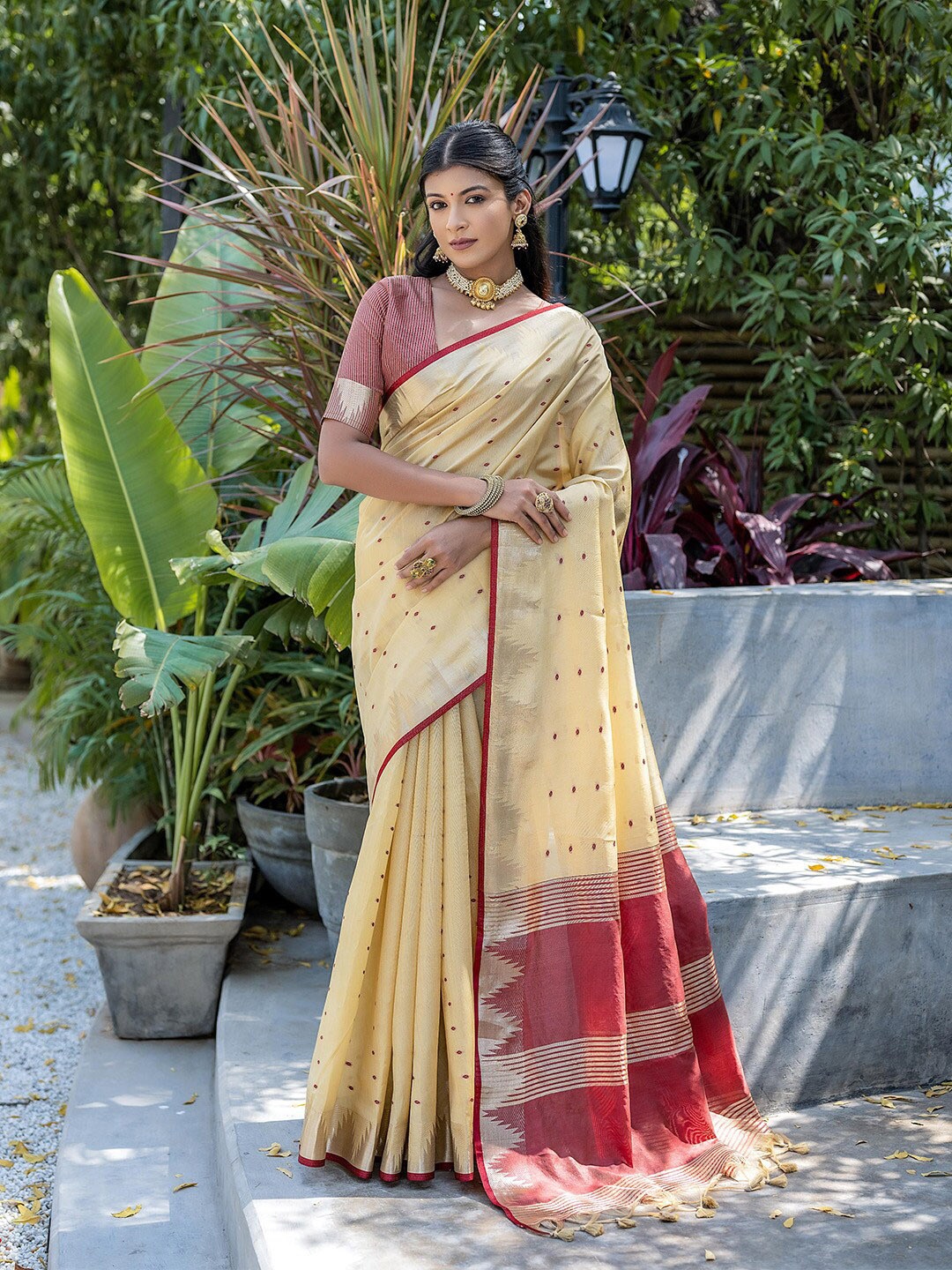 

Ishin Woven Design Zari Silk Blend Tussar Saree, Cream