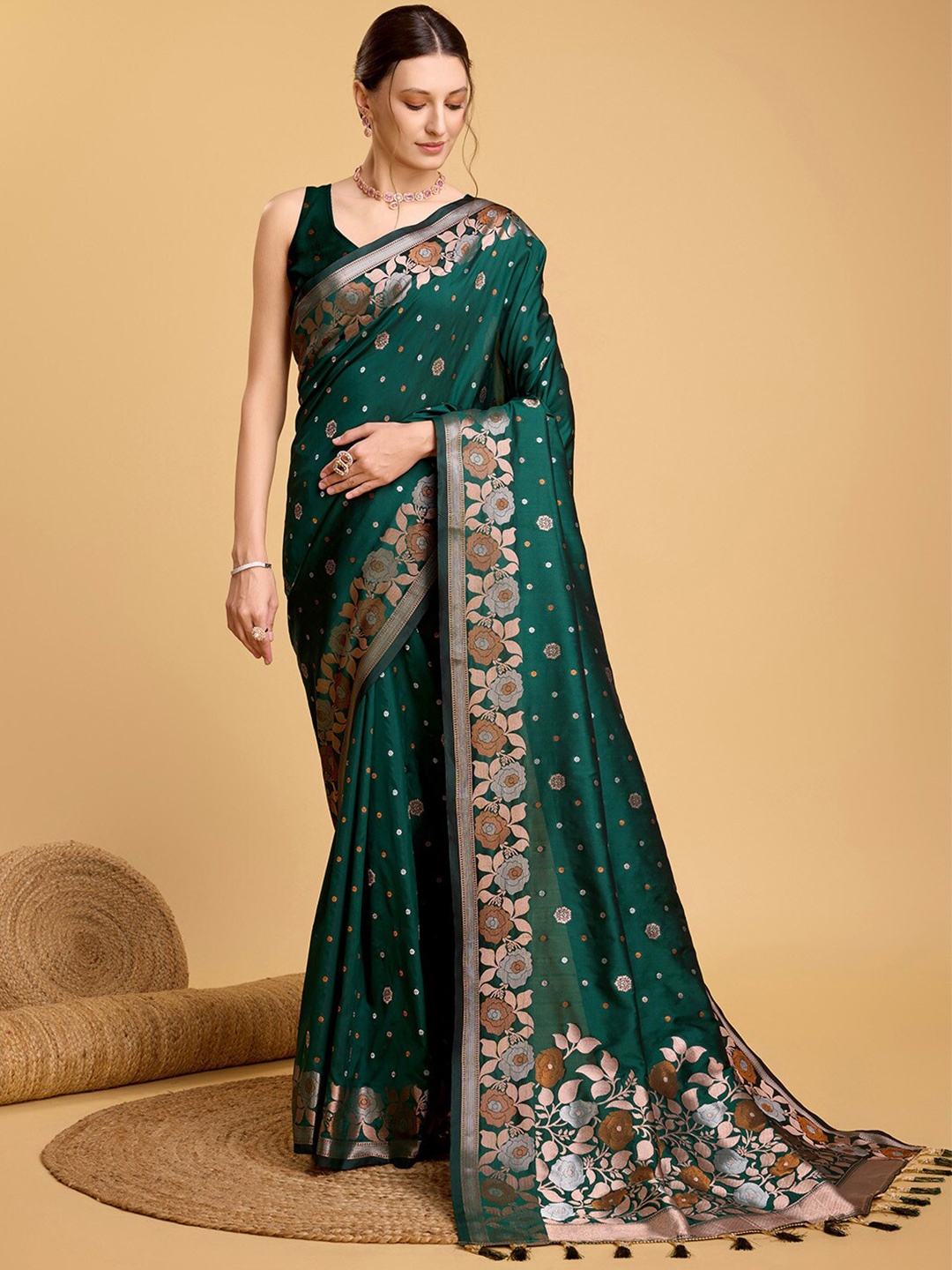 

Ishin Woven Design Zari Silk Blend Saree, Green