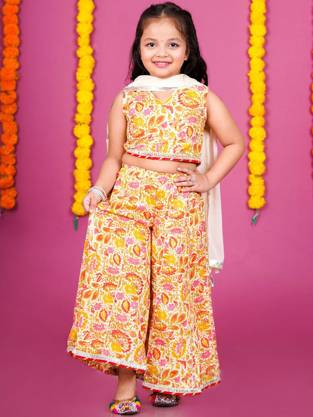 

Stuffie Land Girls V Neck Sleeveless Printed Top with Palazzo & Dupatta, Yellow