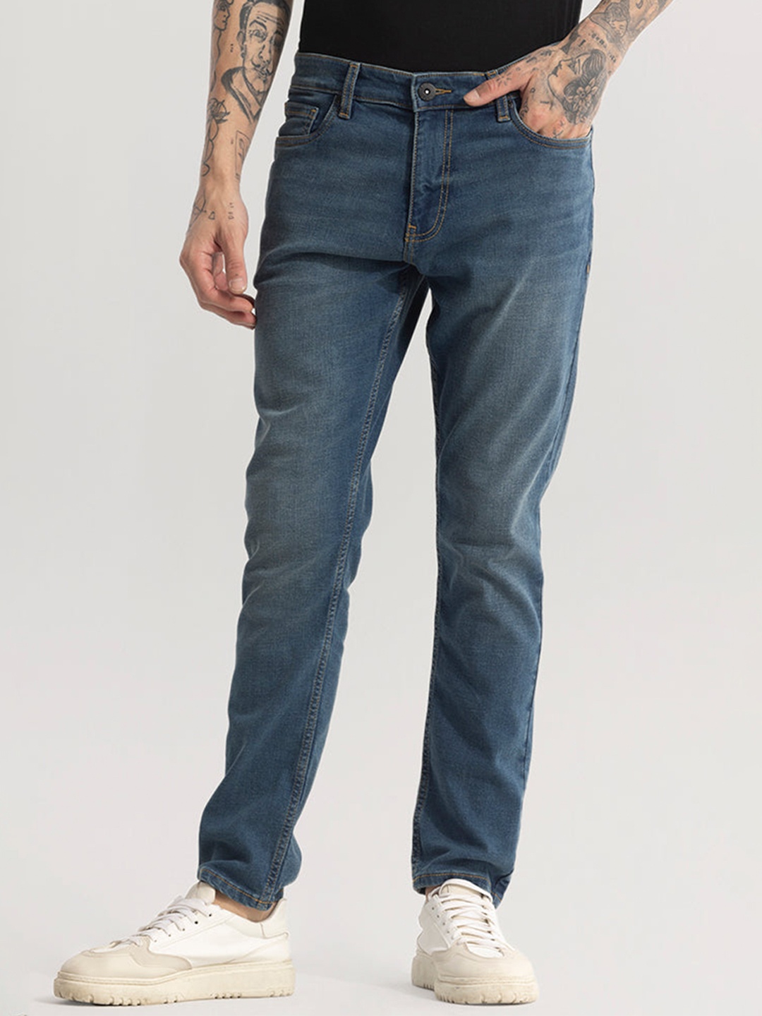 

Snitch Blue Men Smart Slim Fit Mid-Rise Clean Look Light Fade Stretchable Jeans
