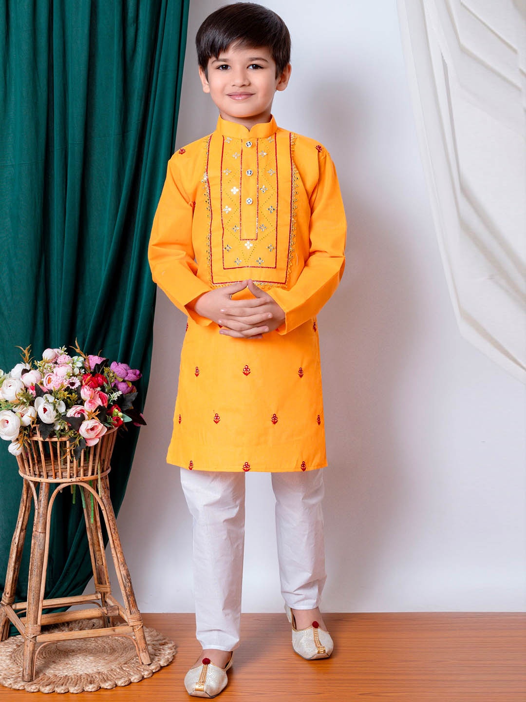 

BAESD Boys Floral Embroidered Mandarin Collar Straight Kurta With Pyjama, Yellow