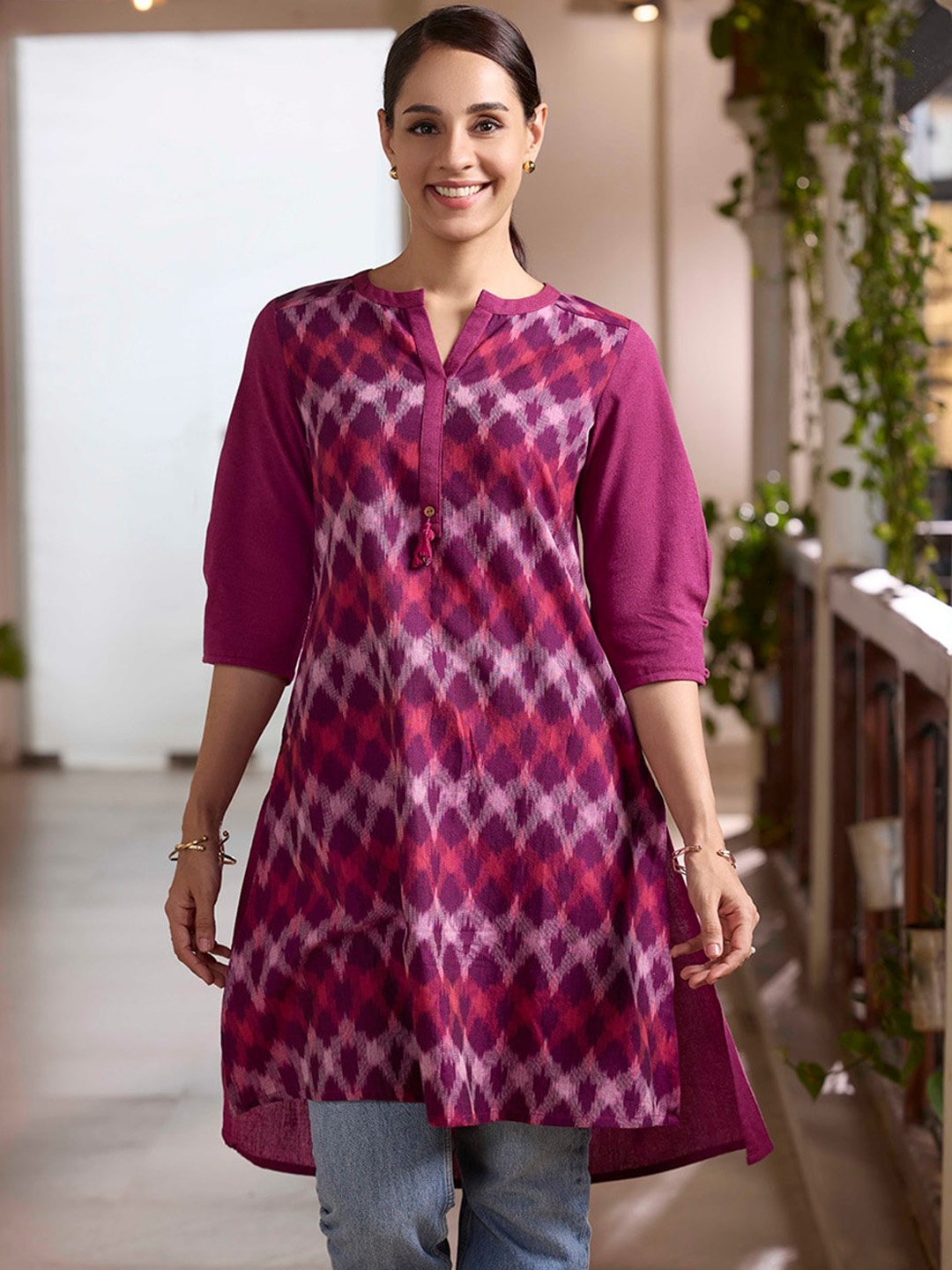 

Taneira Geometric Printed Notch Neck Pure Cotton Kurta, Pink