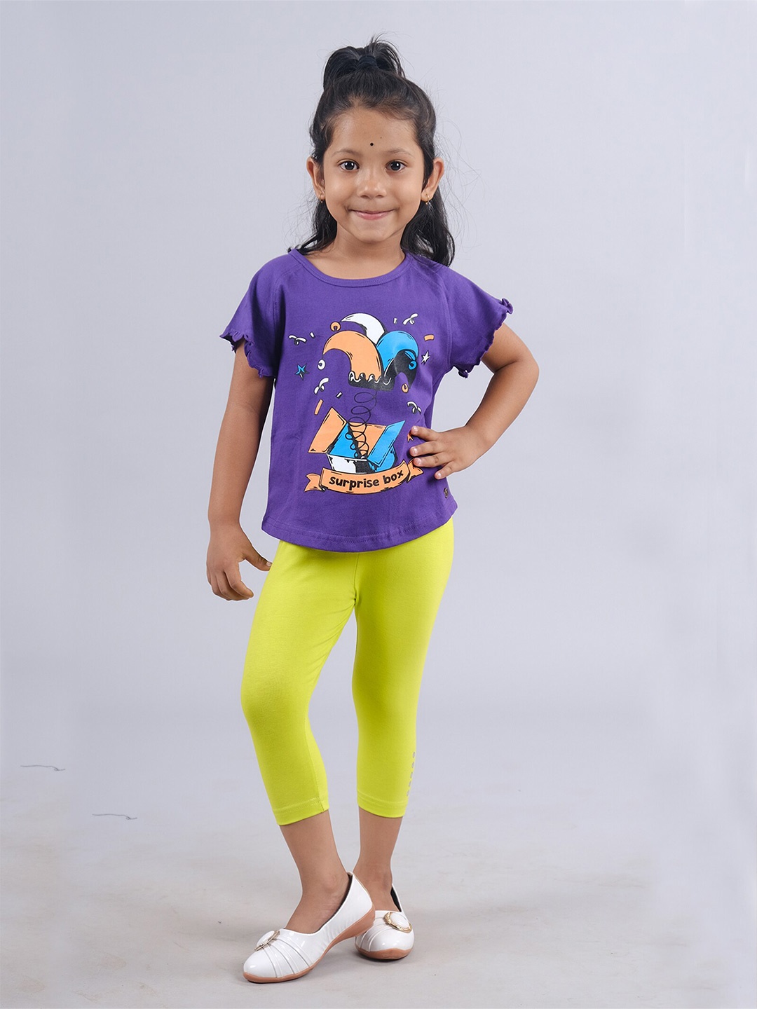 

KiddoPanti Girls Printed Pure Cotton T-shirt With Capris, Purple