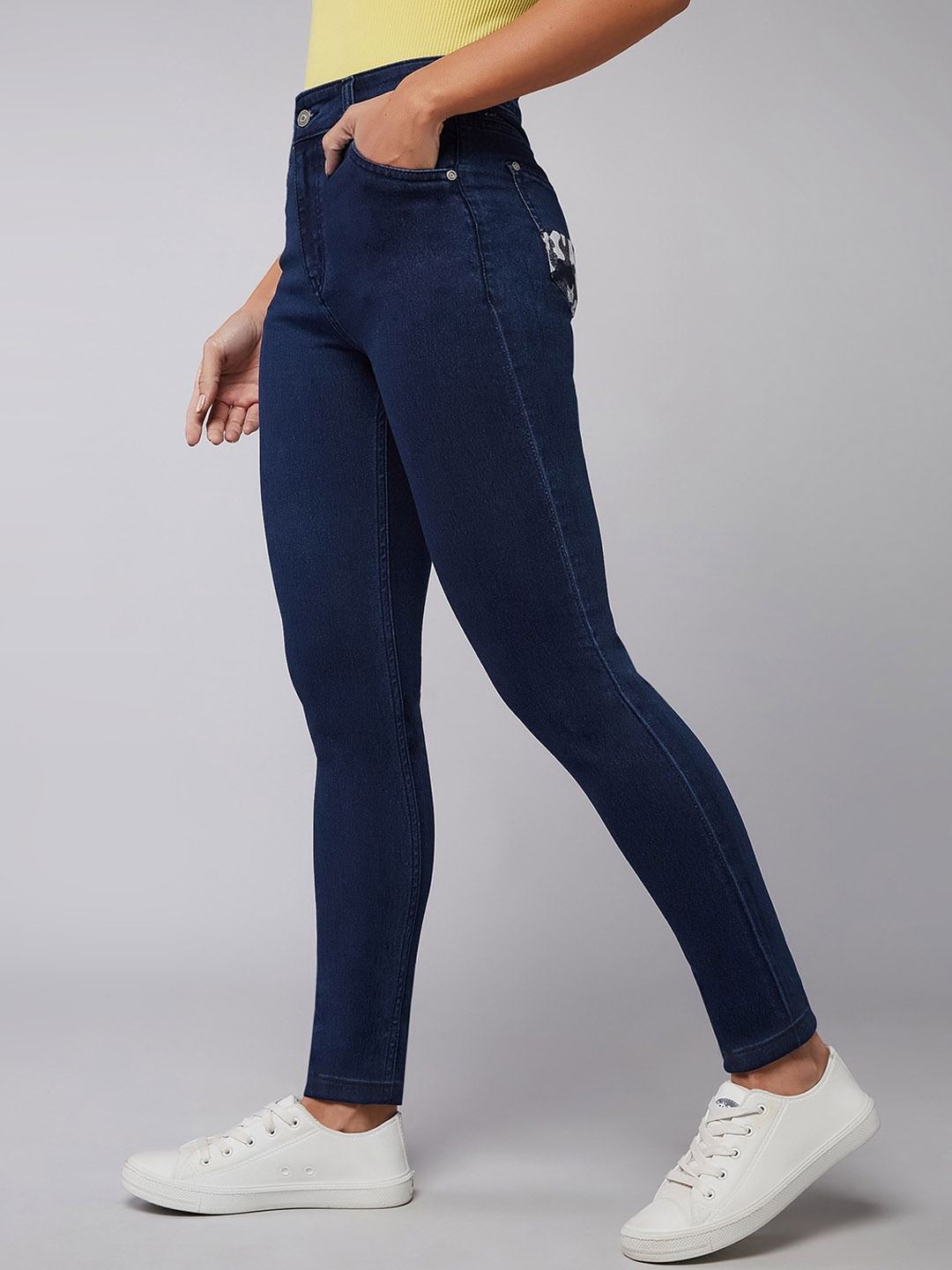 

DOLCE CRUDO Women Skinny Fit Clean Look Mid Rise Stretchable Jeans, Navy blue