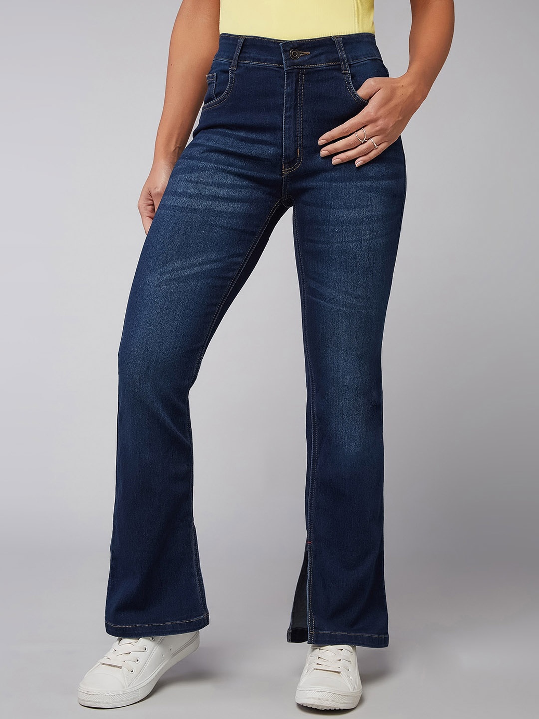 

DOLCE CRUDO Women Bootcut Clean Look Light Fade Stretchable Jeans, Blue