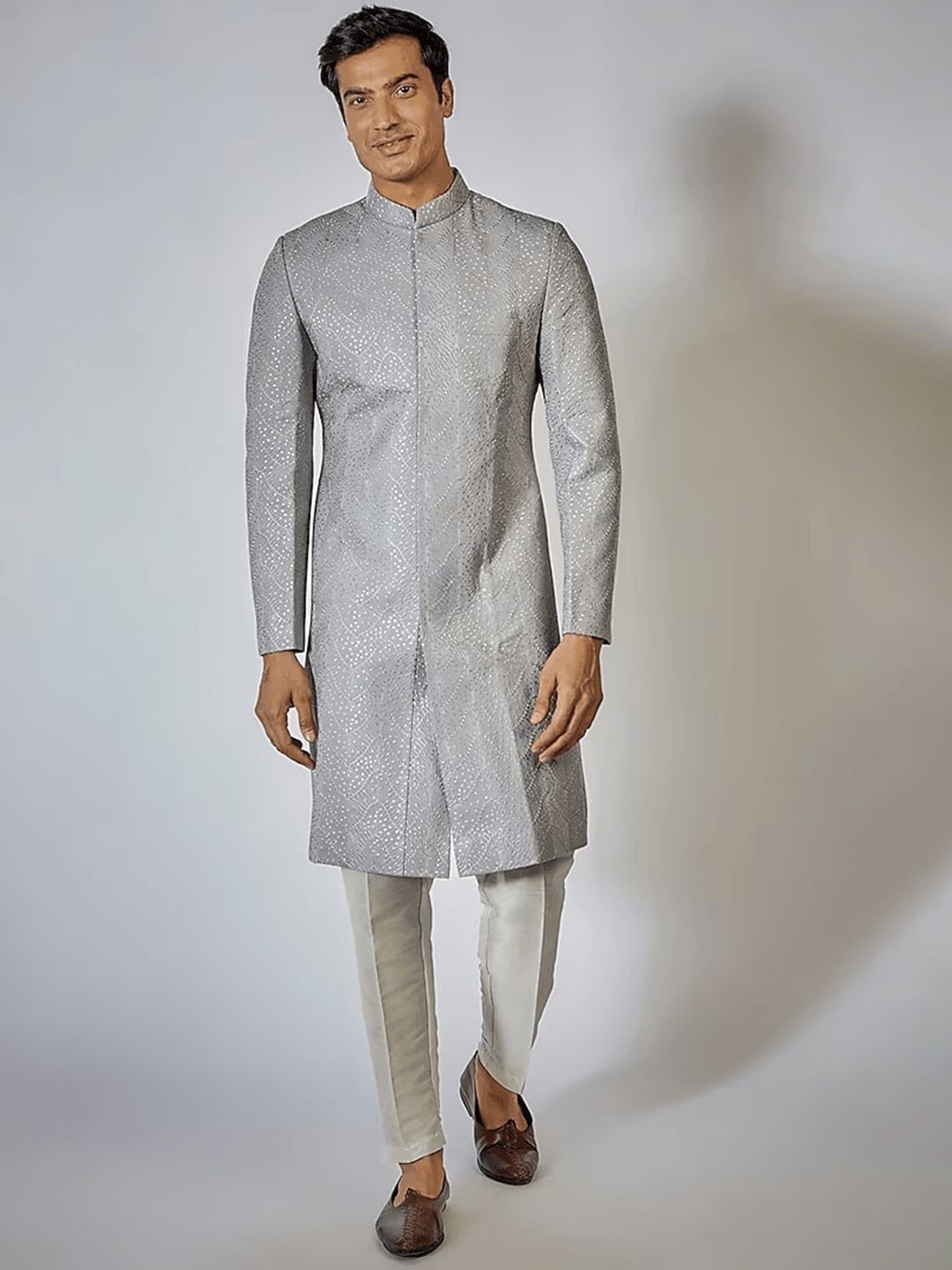 

RNG Safawala Embroidered Mandarin Collar Long Sleeves Sherwani Set, Grey