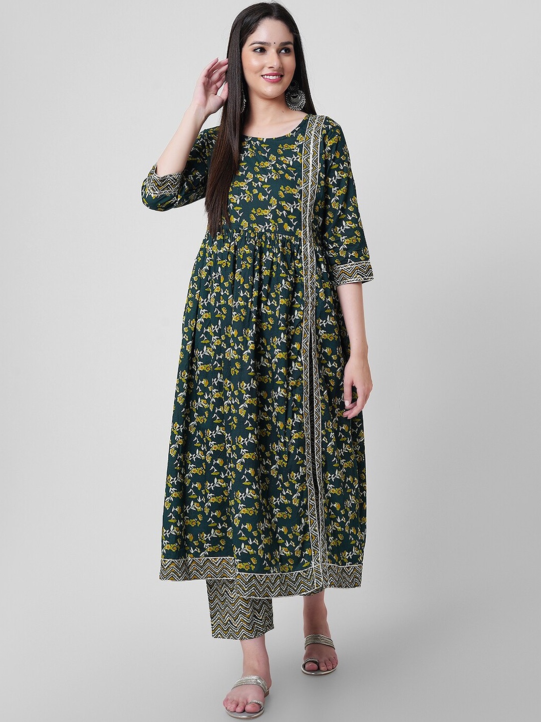 

JANAKDULARI CREATION Floral Printed Gotta Patti Pure Cotton Kurta With Trouser & Dupatta, Green