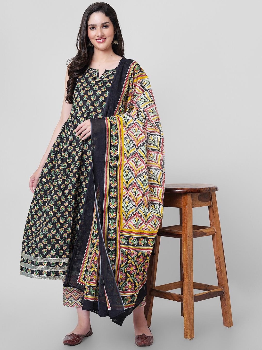 

JANAKDULARI CREATION Floral Printed Gotta Patti Pure Cotton Kurta with Trousers & Dupatta, Black