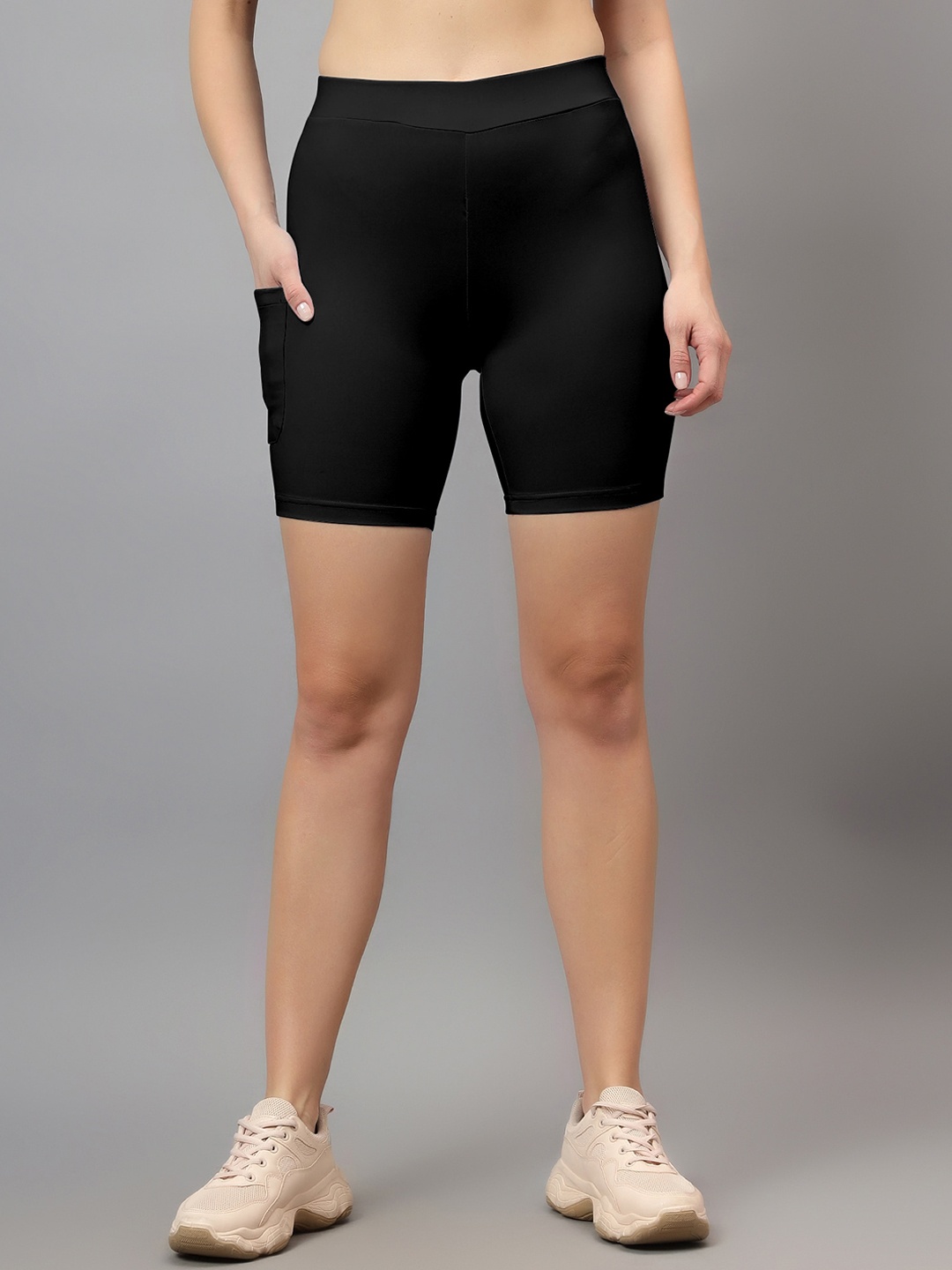 

DIAZ Women Skinny Fit Mid-Rise Cycling Sports Shorts, Black