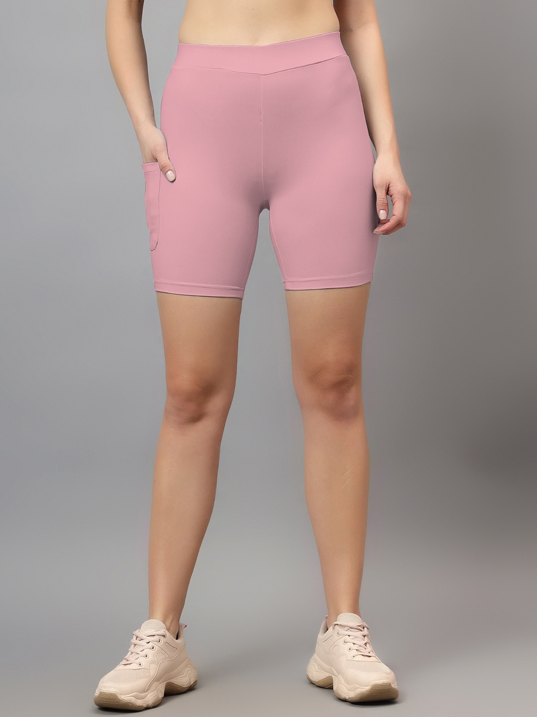 

DIAZ Women Skinny Fit Mid-Rise Cycling Sports Shorts, Peach