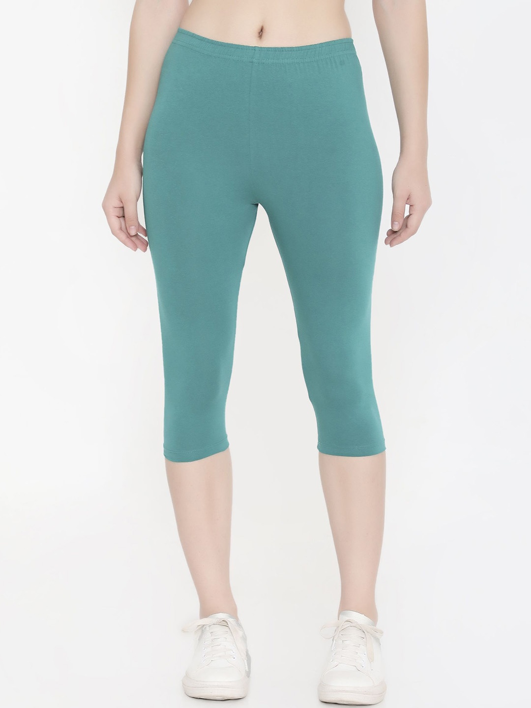 Feelings Women Solid Slim Fit Cotton Capri, Green