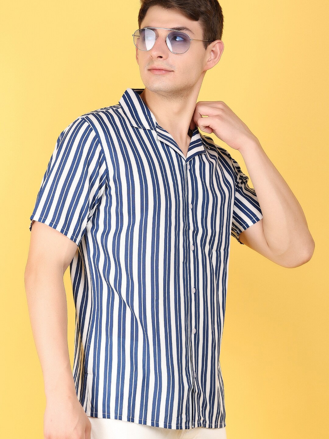 

V-Mart Short Sleeves Spread Collar Opaque Striped Casual Shirt, Blue