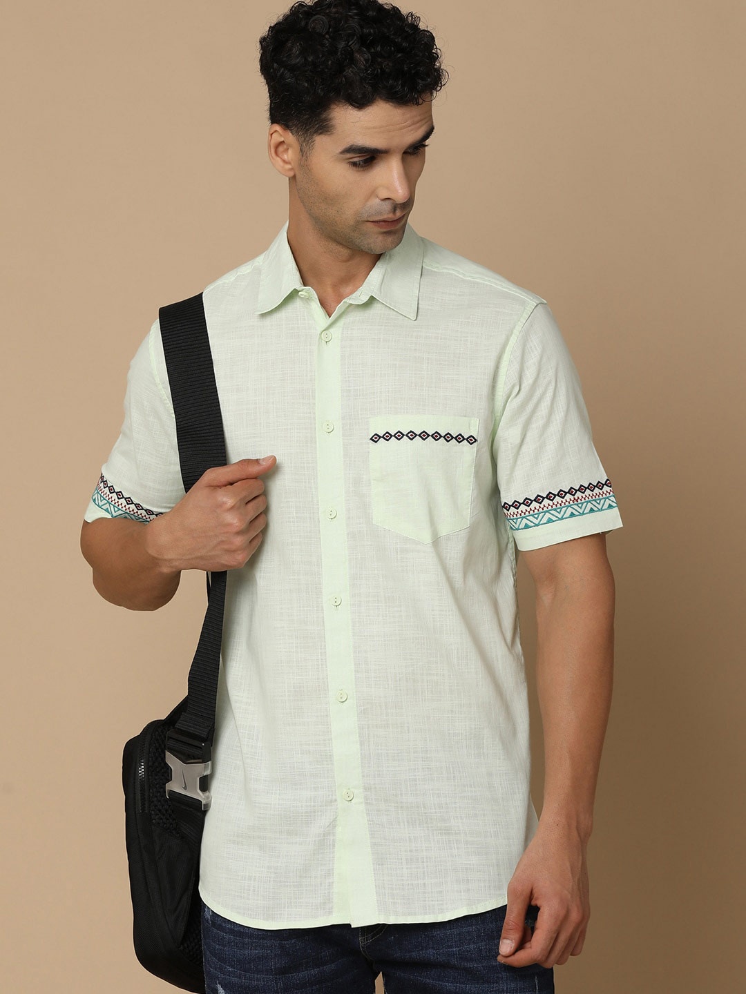 

V-Mart Short Sleeves Spread Collar Cotton Opaque Casual Shirt, Green