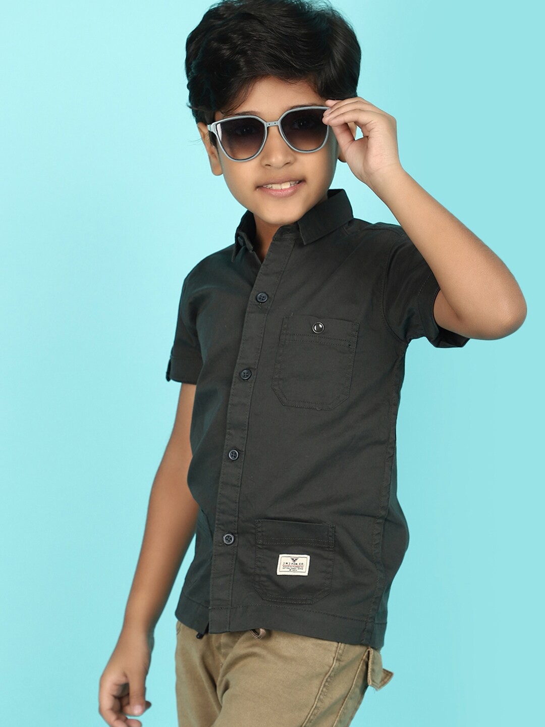 

V-Mart Boys Spread Collar Roll-Up Sleeves Casual Shirt, Green