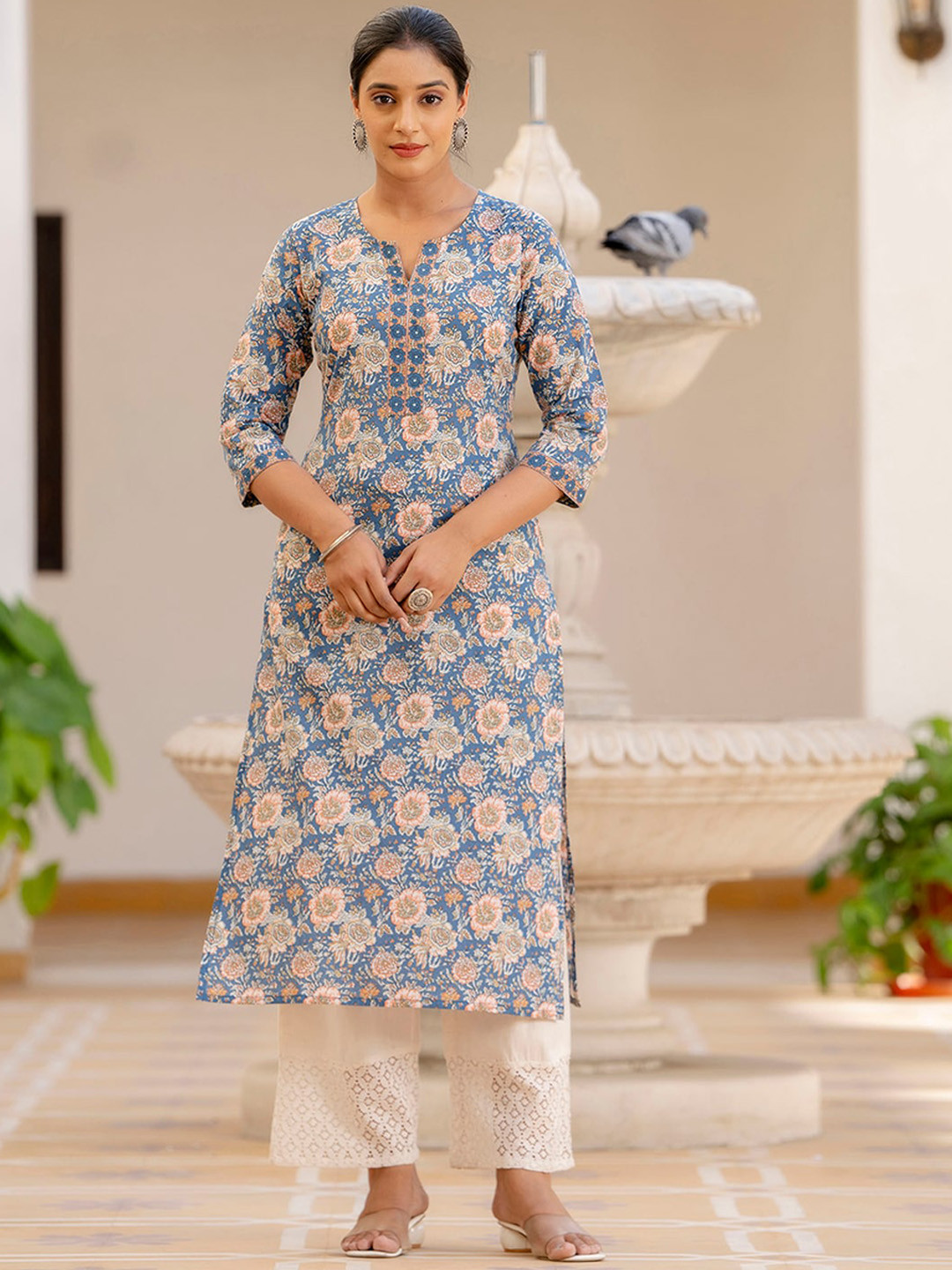 

Nayo Floral Printed Round Neck Cotton Straight Kurta, Blue