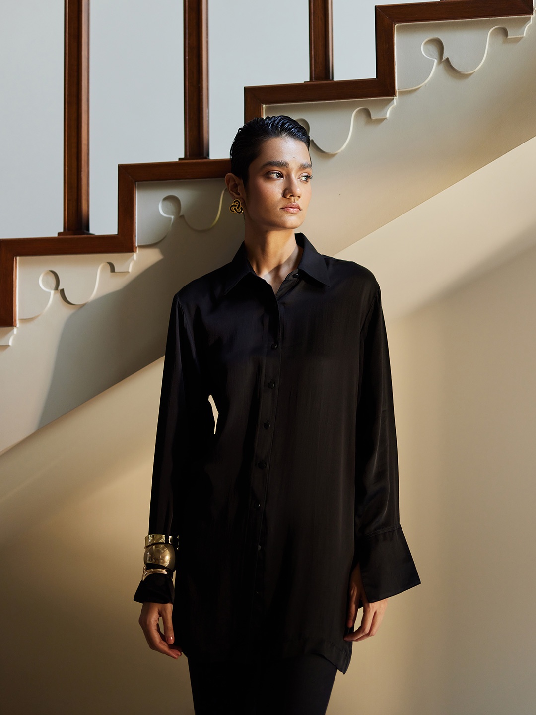 

Contemponari Relaxed Spread Collar Oversized Casual Longline Shirt, Black