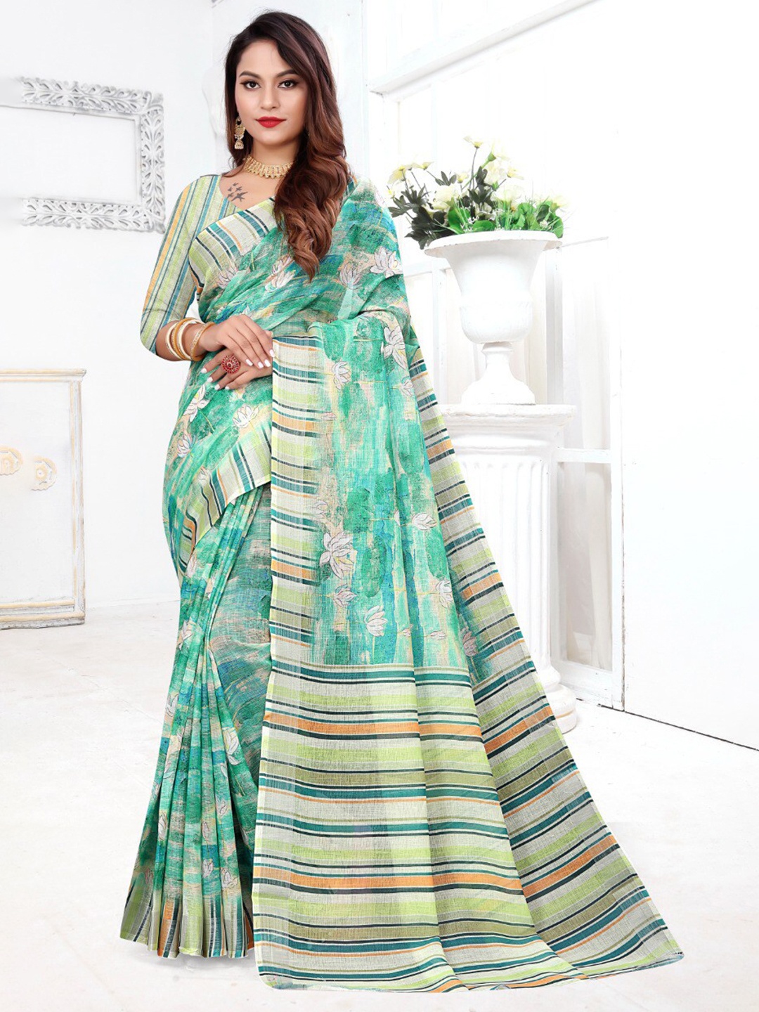 

Fevinaa Linen Blend Saree, Green