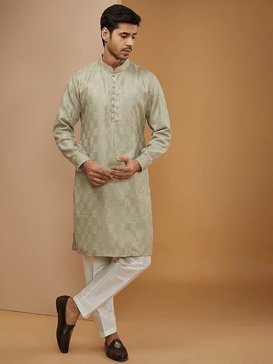 

RNG Safawala Self Design Mandarin Collar Straight Kurta with Trousers, Green