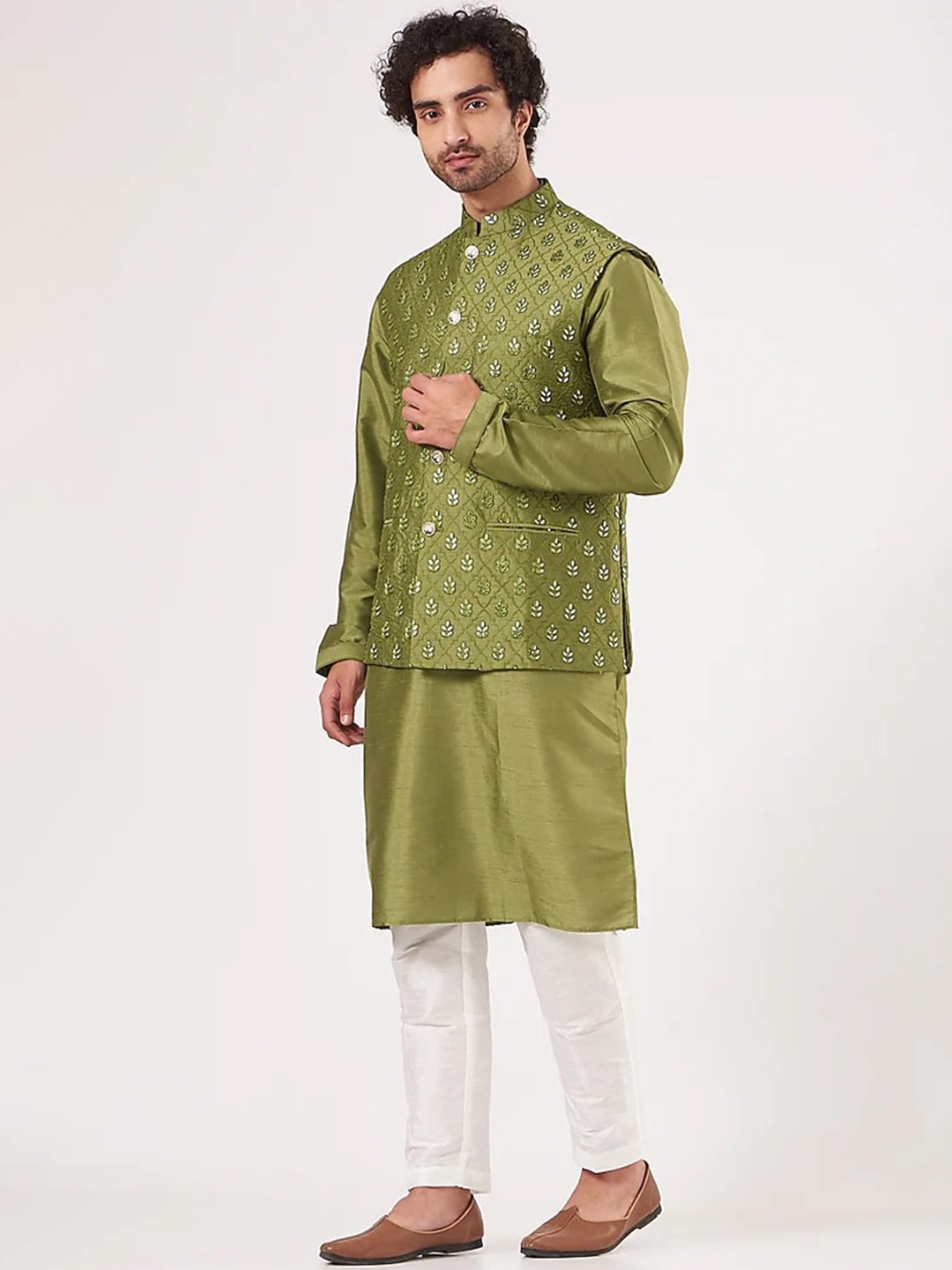 

RNG Safawala Mandarin Collar Regular Straight Kurta with Trousers, Green