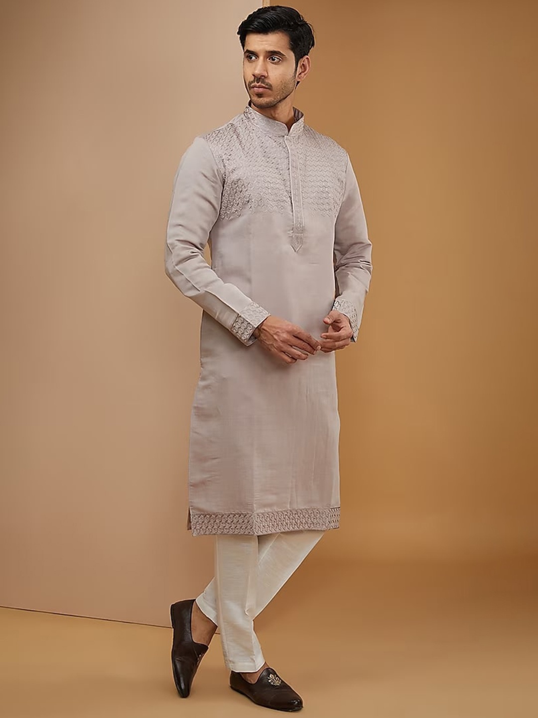 

RNG Safawala Ethnic Motifs Regular Dupion Silk Straight Kurta with Trousers, Grey