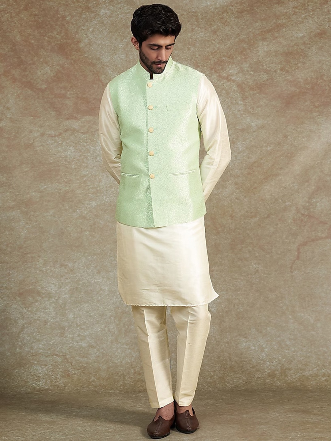 

RNG Safawala Woven Design Mandarin Collar Long Sleeves Kurta with Trousers, Cream
