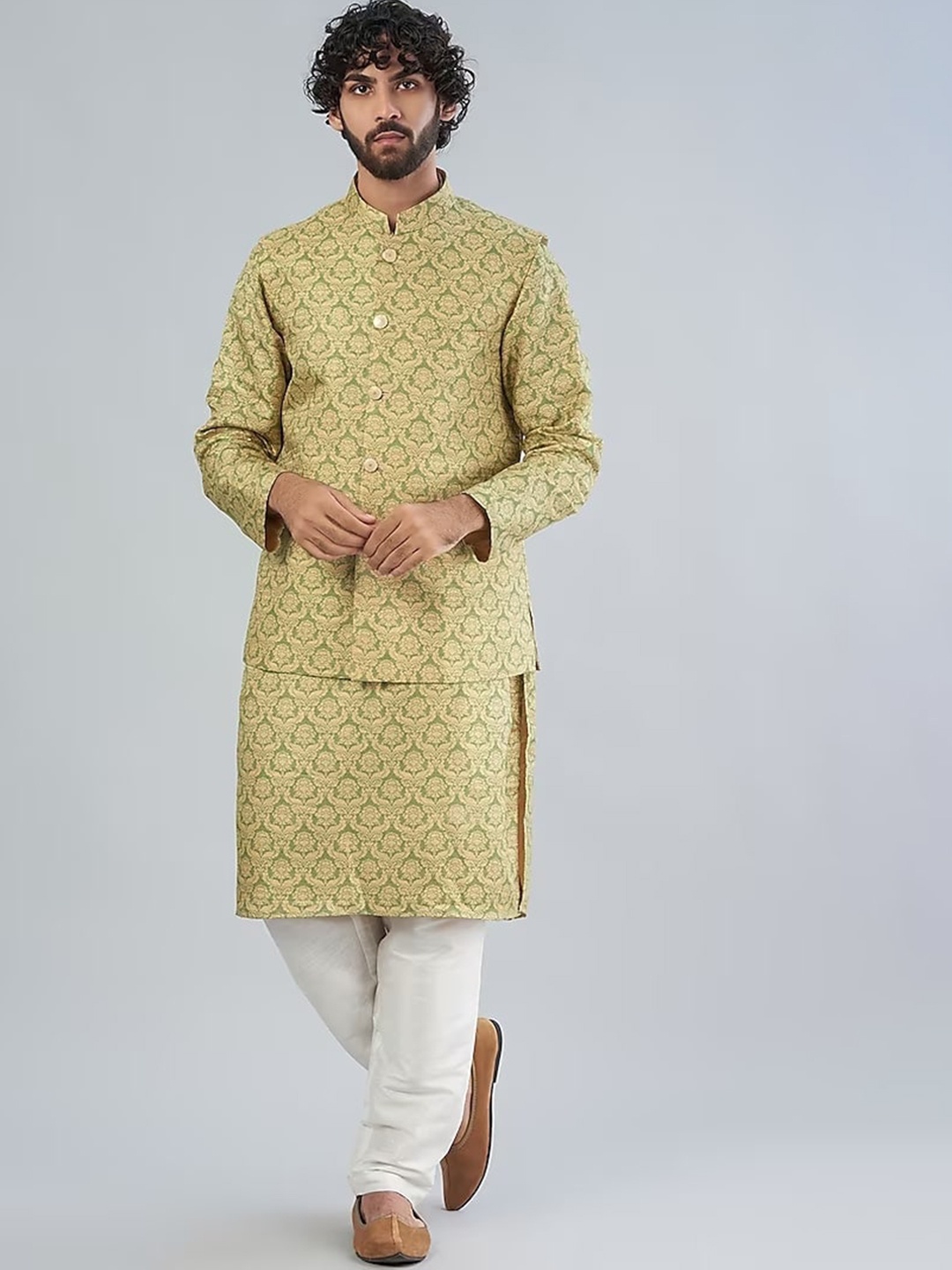 

RNG Safawala Floral Printed Regular Raw Silk Kurta with Pyjama With Jacket, Green