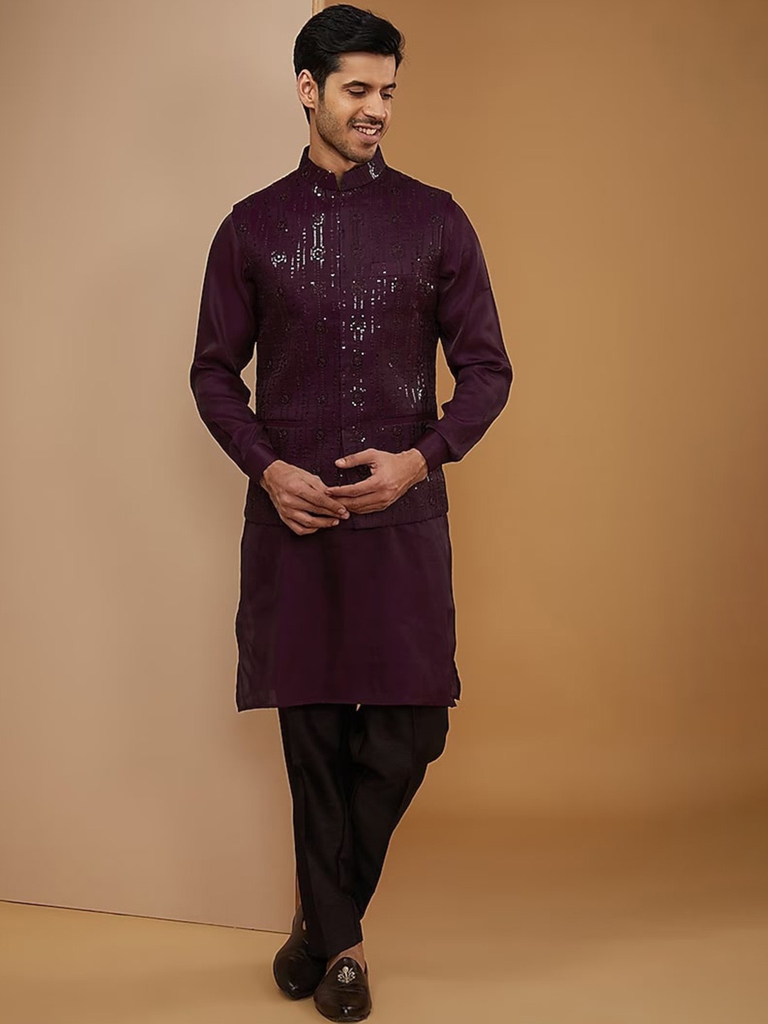 

RNG Safawala Mandarin Collar Regular Sequinned Dupion Silk Straight Kurta with Trousers, Burgundy