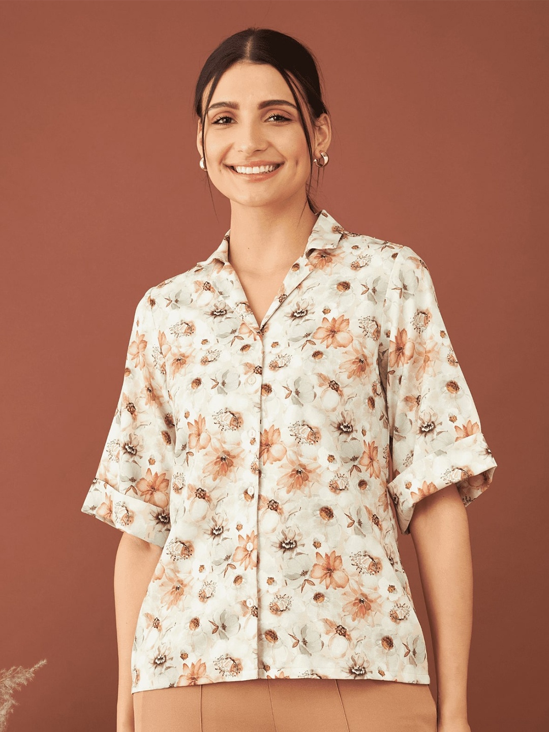 

SALT ATTIRE Spread Collar Short Sleeves Premium Floral Printed Regular Fit Casual Shirt, Beige