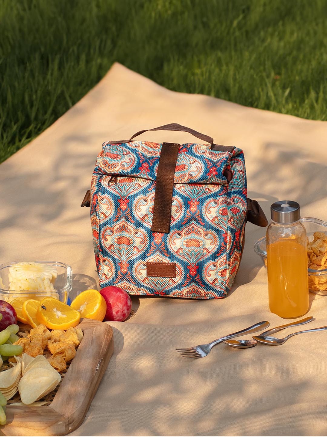 

ZOUK Kovil Ethnic Motifs Printed Insulated Roll Up Lunch Bag, Blue