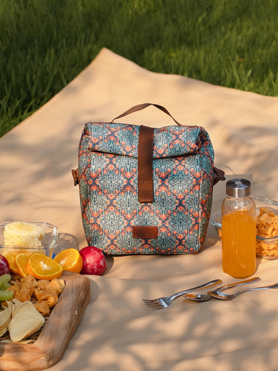 

ZOUK Kolkata Nouveau Printed Insulated Roll Up Lunch Bag, Green