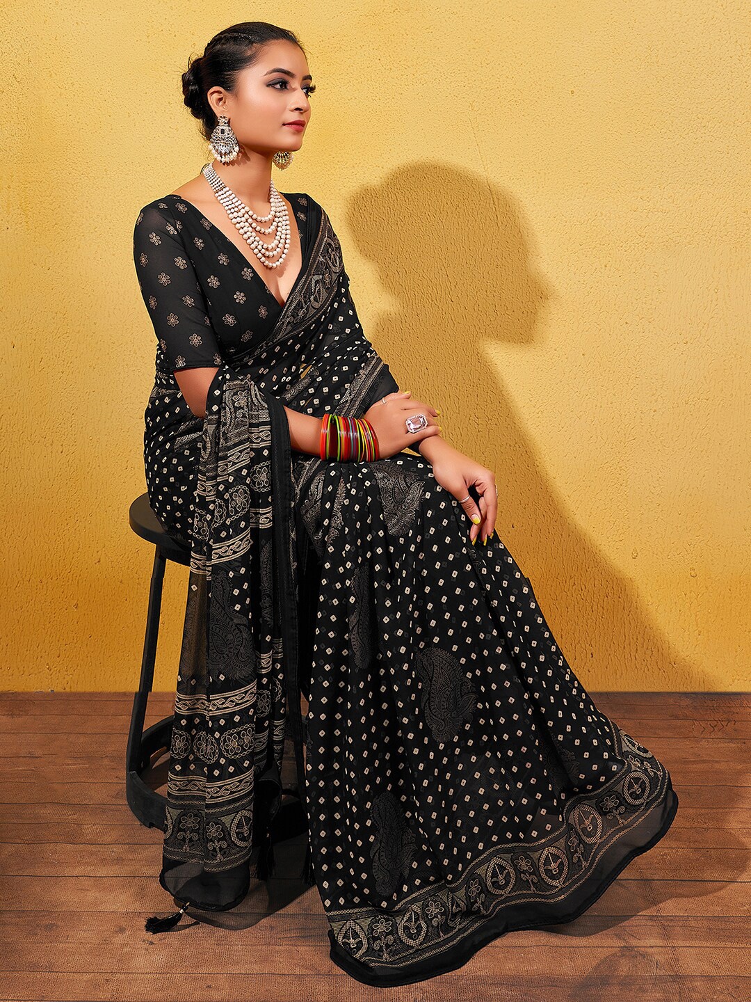 

Satrani Bandhani Pure Georgette Bandhani Saree, Black
