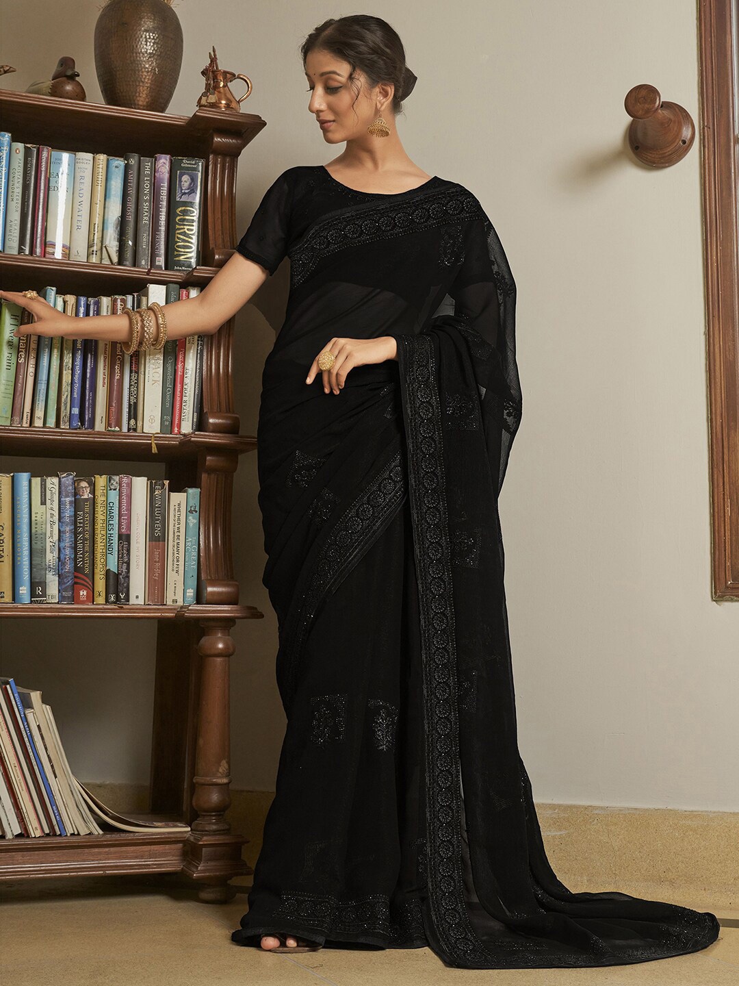 

Satrani Floral Embroidered Pure Chiffon Saree, Black