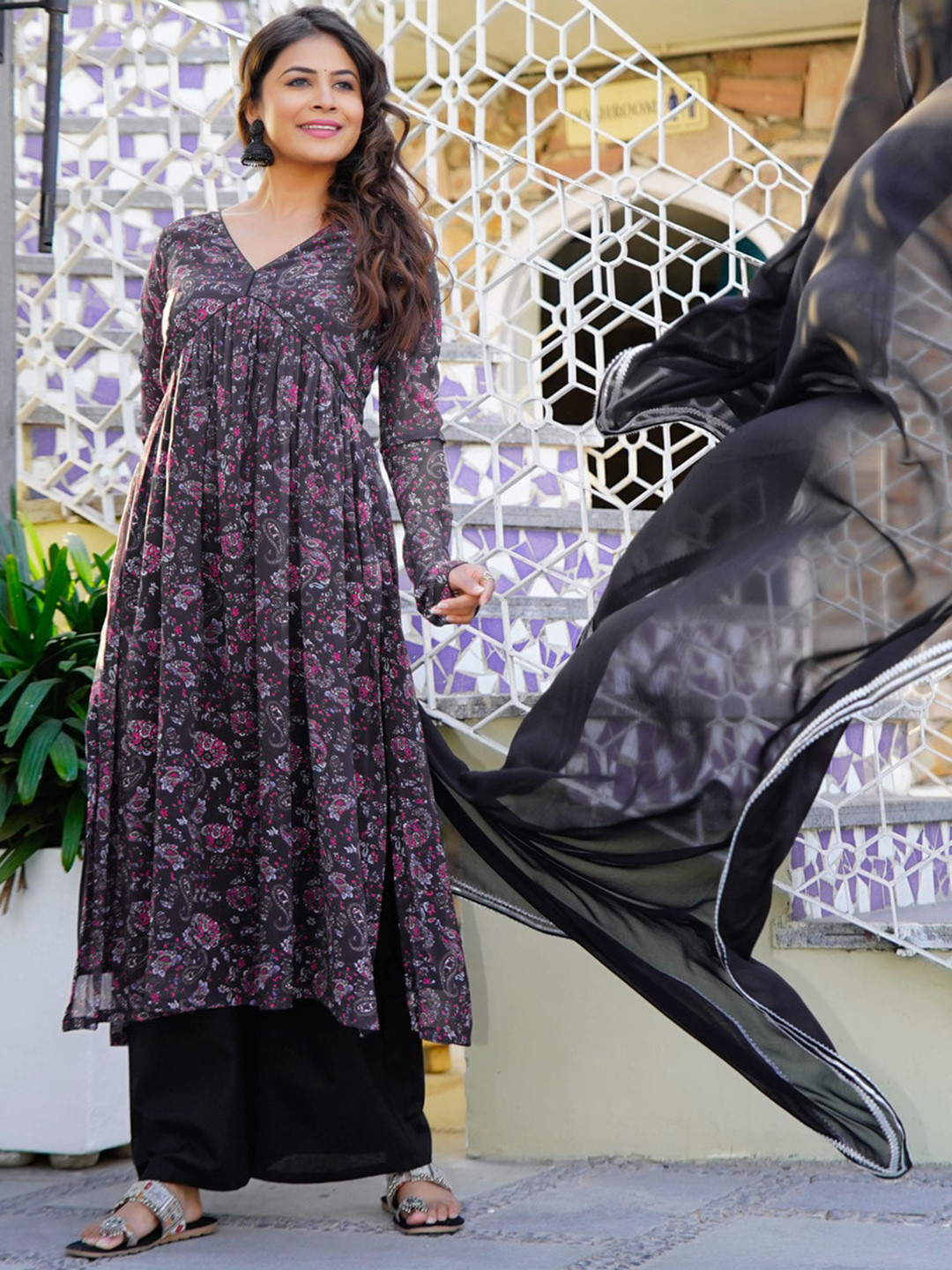 

KHIZAN V Neck Long Sleeves Floral Printed Anarkali Kurta with Palazzo & Dupatta, Black