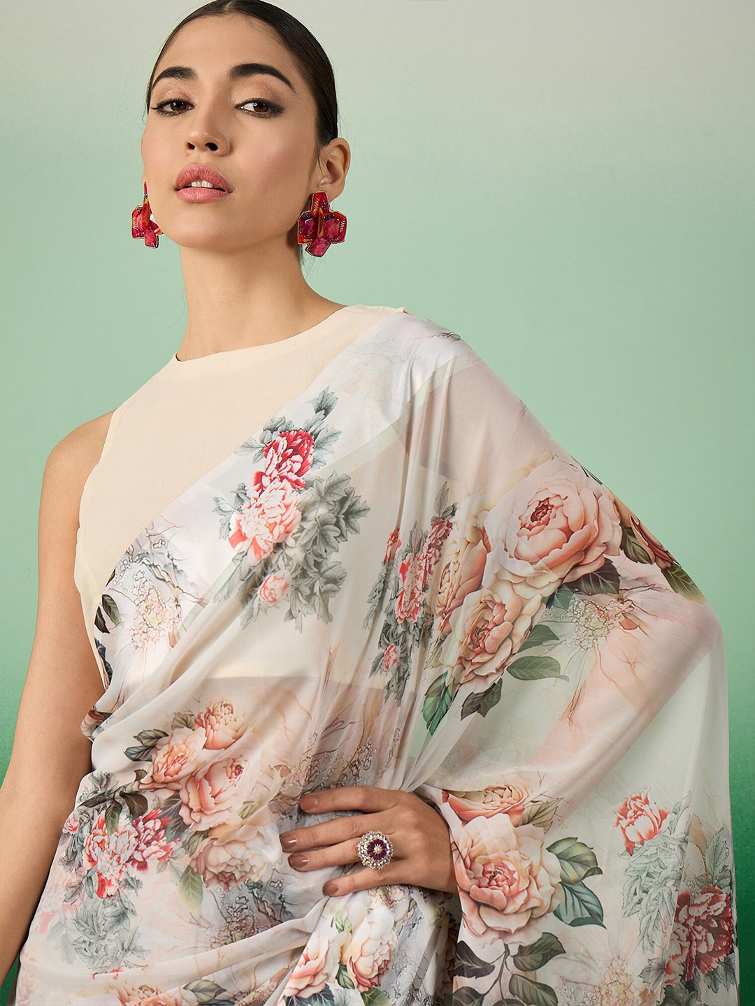

Sangria Floral Printed Saree With Blouse Piece, Off white