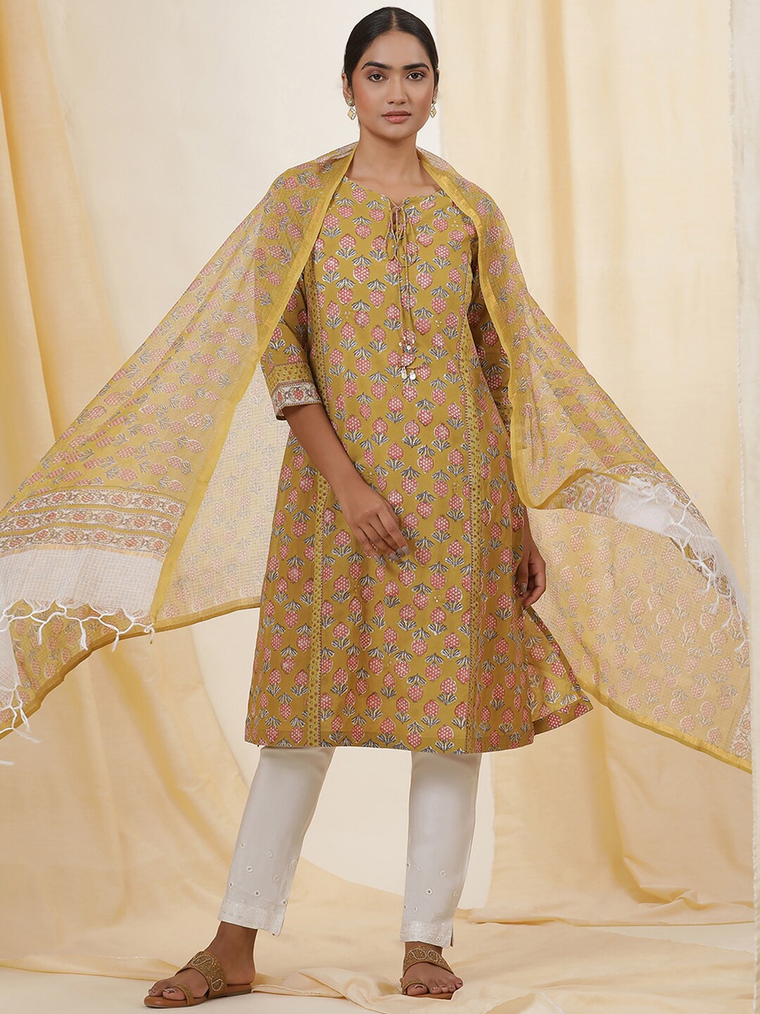 

W Floral Printed Dupatta, Yellow