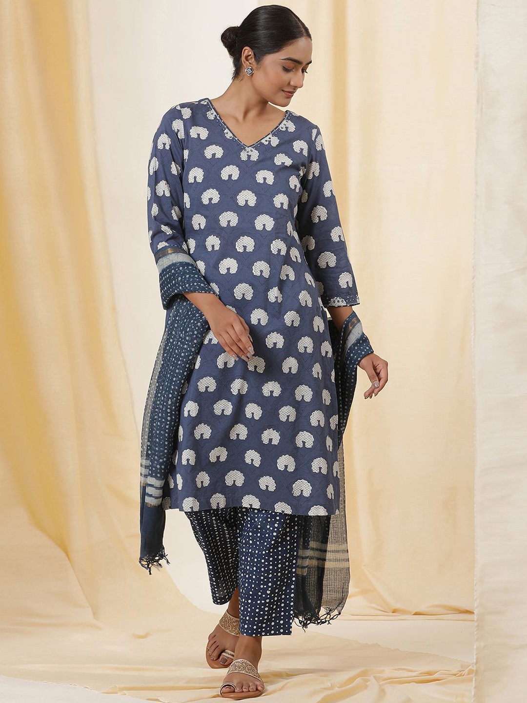 

W Floral Printed Regular Sequinned Pure Cotton Kurta with Trouser & Dupatta, Blue