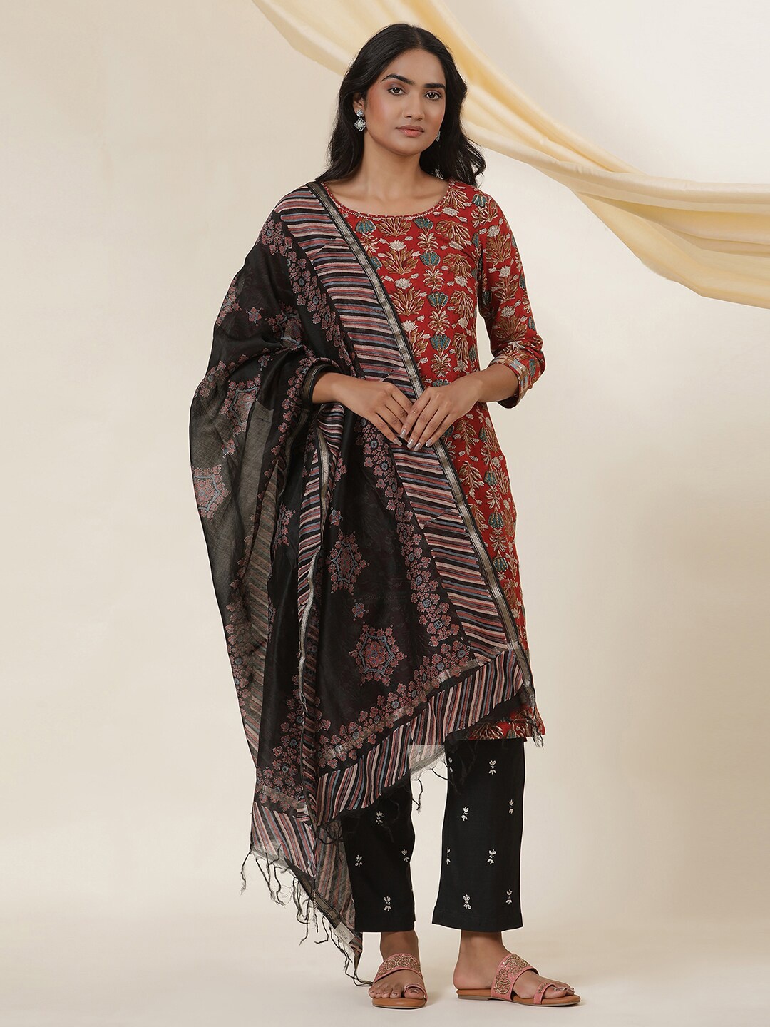 

W Floral Printed Dupatta, Black