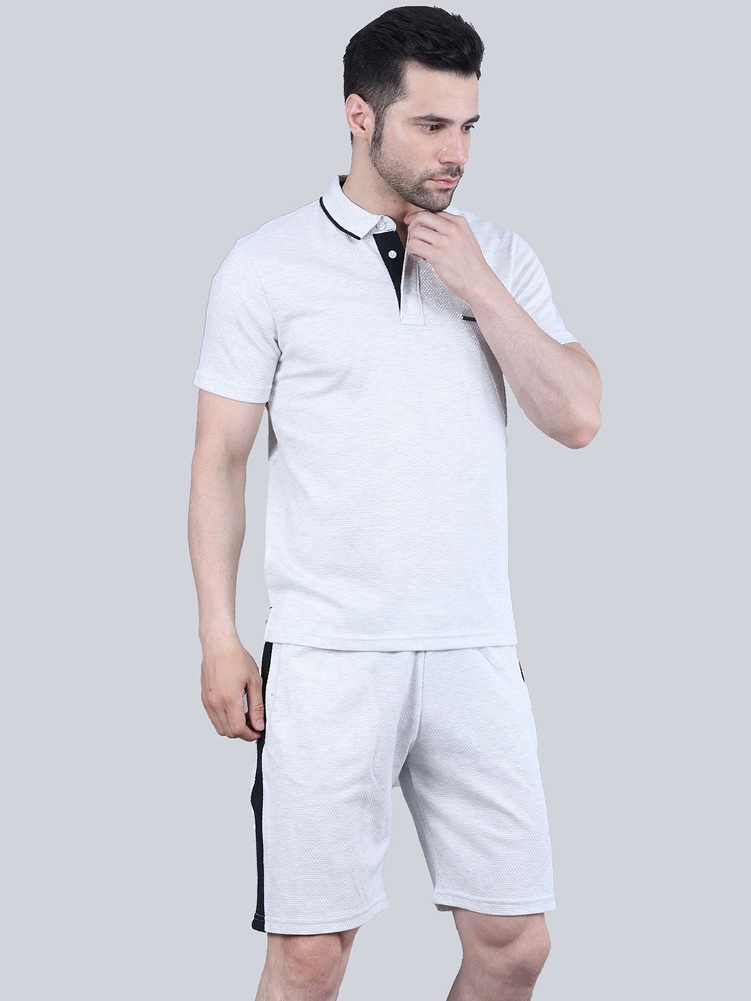 

STARFOX Polo Collar T-Shirt & Shorts, White