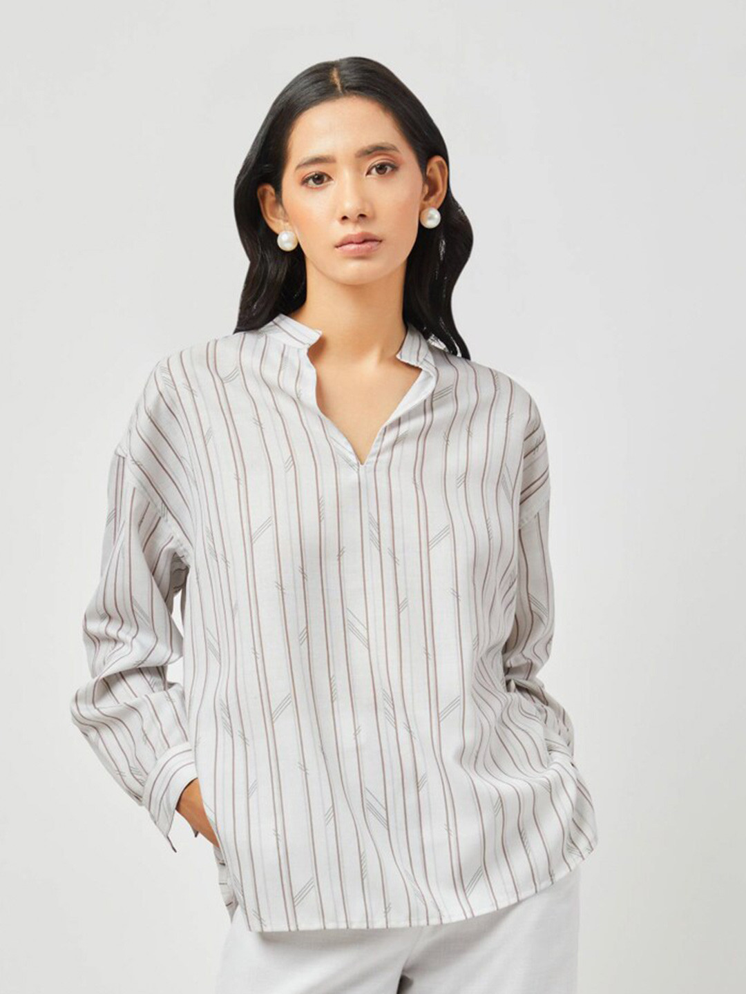 

Contemponari Vertical Stripes Mandarin Collar Linen Shirt Style Top, White