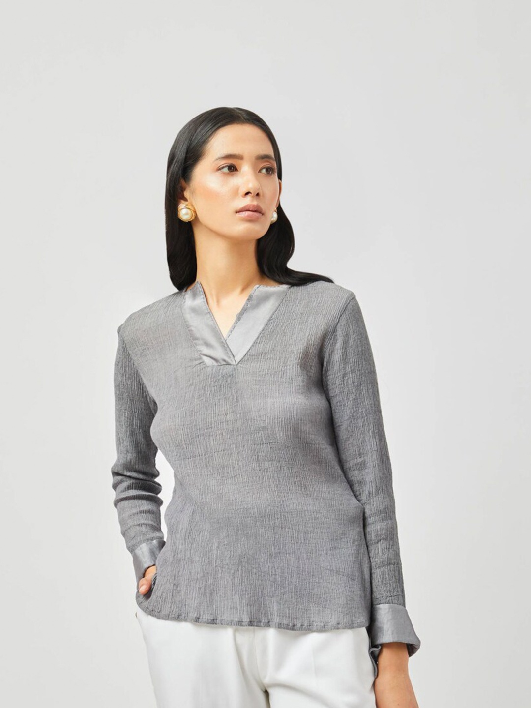 

Contemponari Self Design V-Neck Cotton Top, Grey