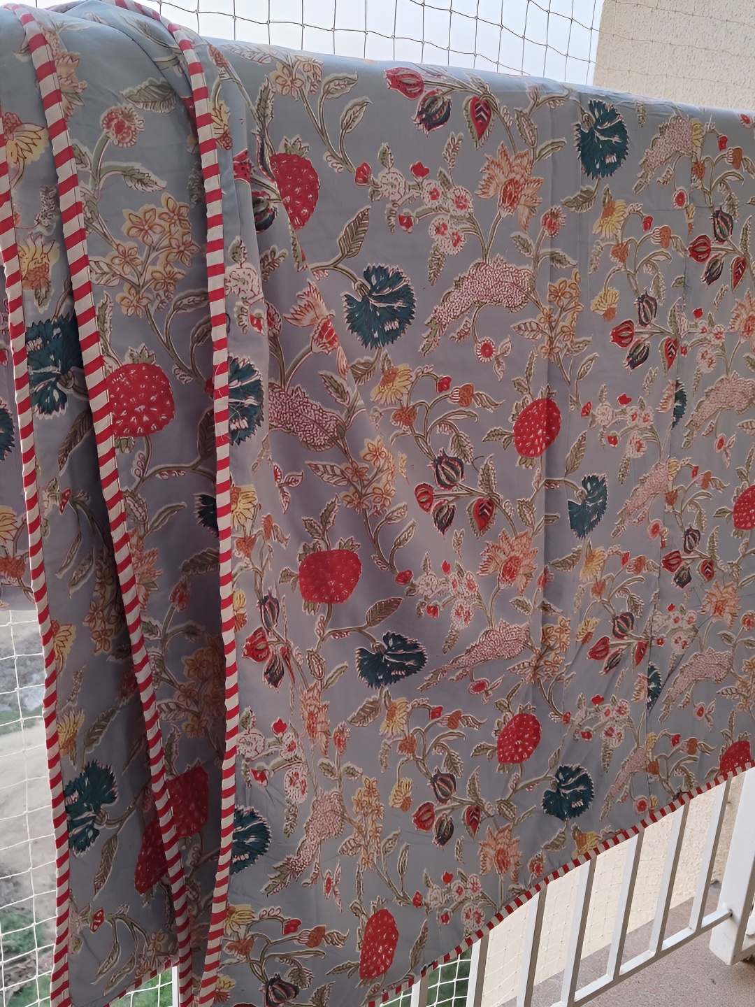 

SARYU HOMES Blue & Red Floral AC Room 150 GSM Single Bed Dohar