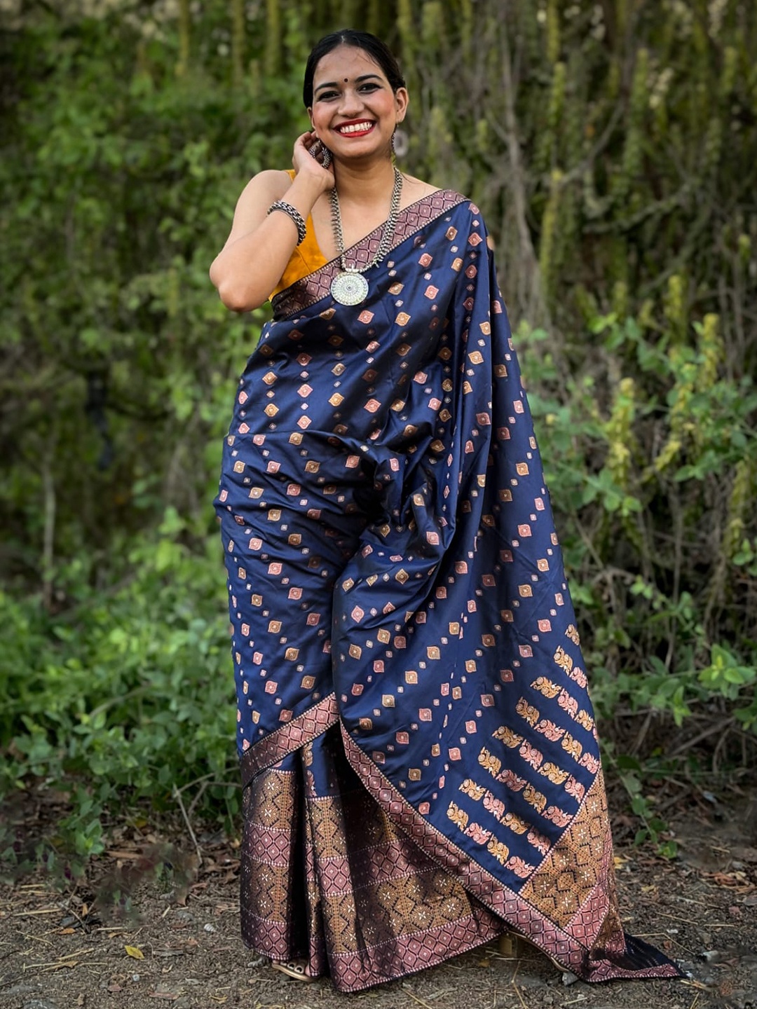 

Apaapi Threads of glory Ethnic Motifs Zari Silk Blend Mekhela Chador Saree, Navy blue