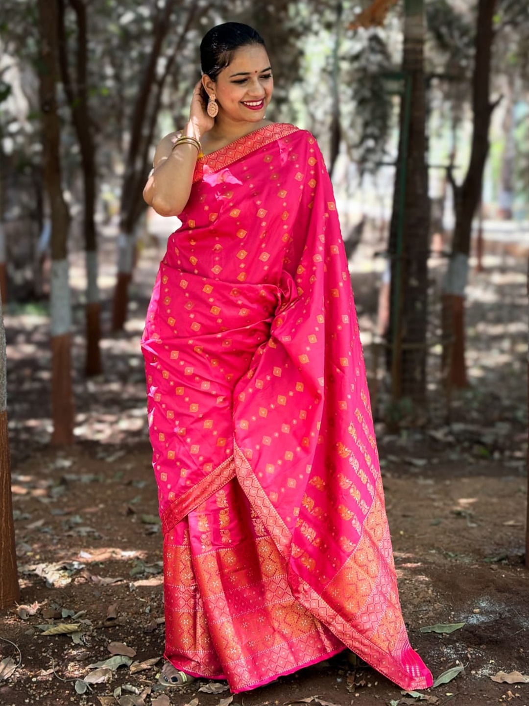 

Apaapi Threads of glory Ethnic Motifs Zari Silk Blend Mekhela Chador Saree, Pink