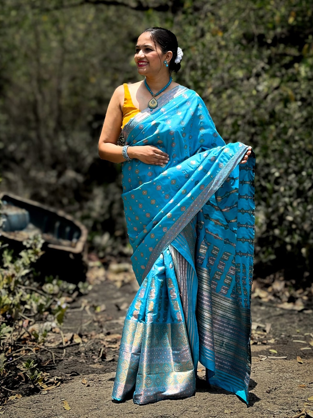 

Apaapi Threads of glory Ethnic Motifs Zari Silk Blend Mekhela Chador Saree, Blue