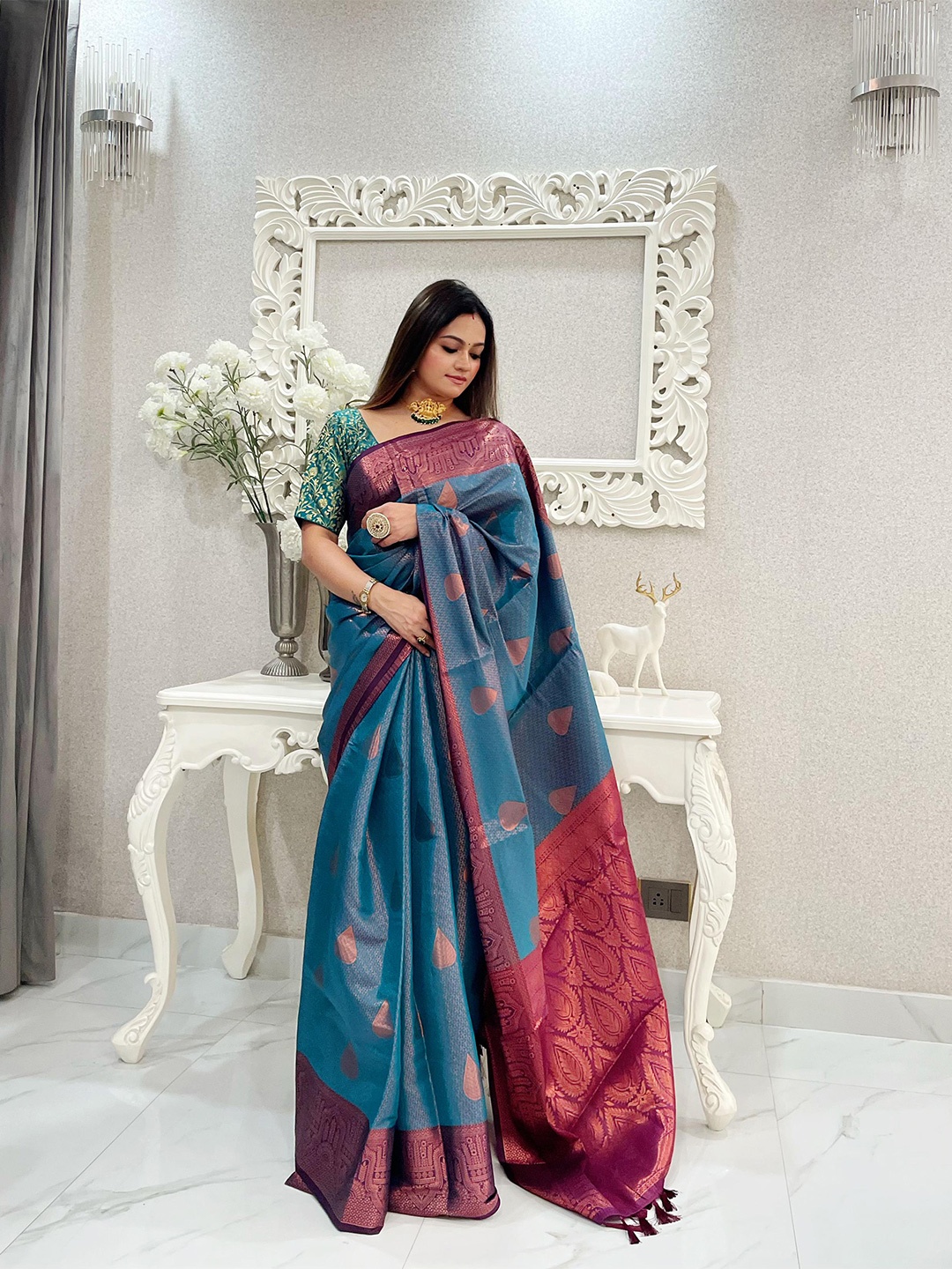

Mitera Women Woven Design Zari Silk Blend Kanjeevaram Saree, Green