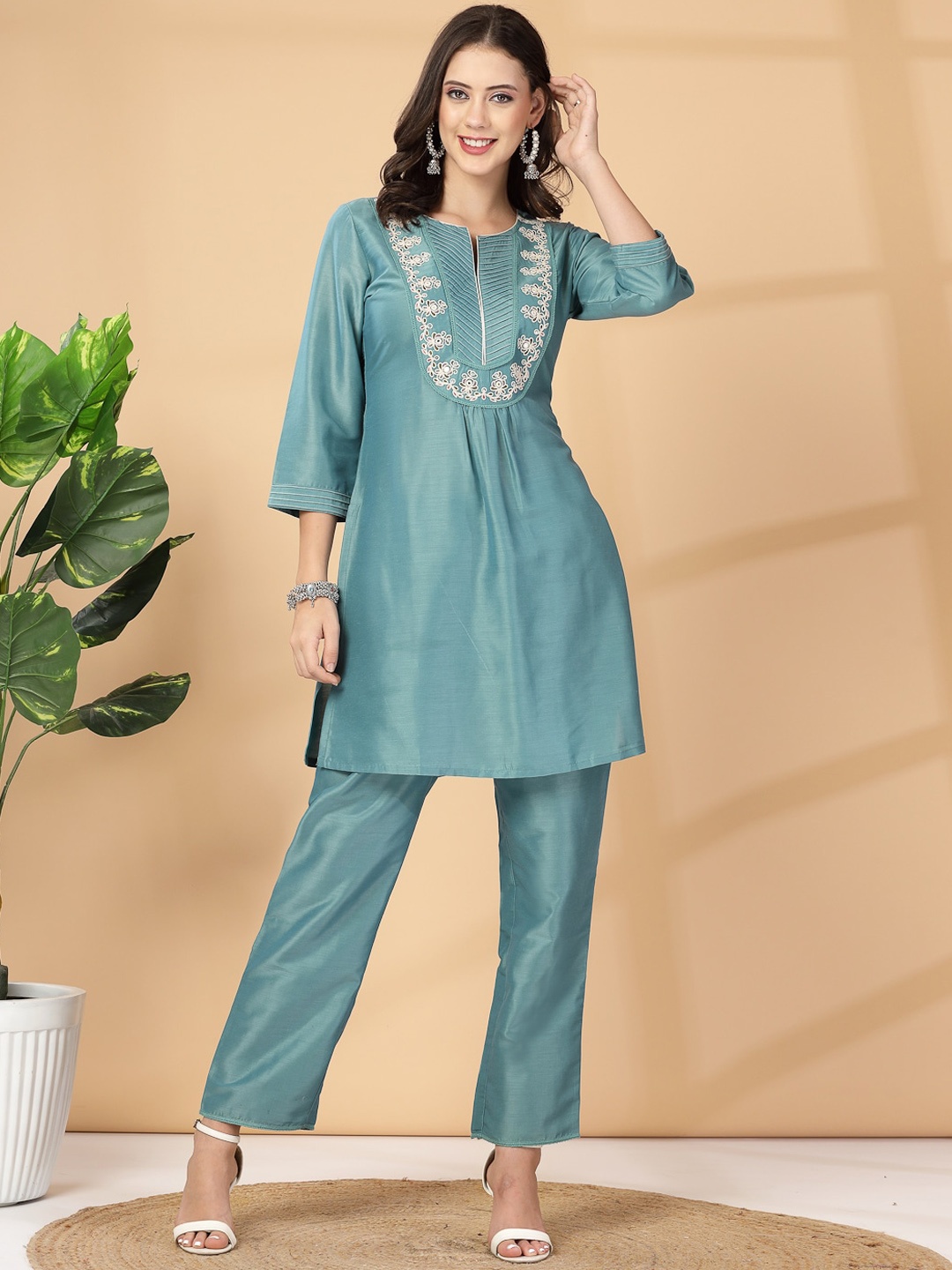 

Nayam By Lakshita Floral Yoke Design Regular Sequinned Kurta with Palazzo, Green