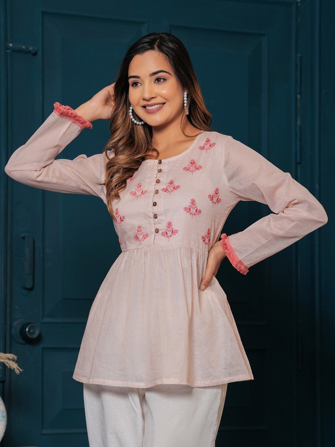 

KASHEEDA Floral Embroidered Neck A-Line Kurti, Cream