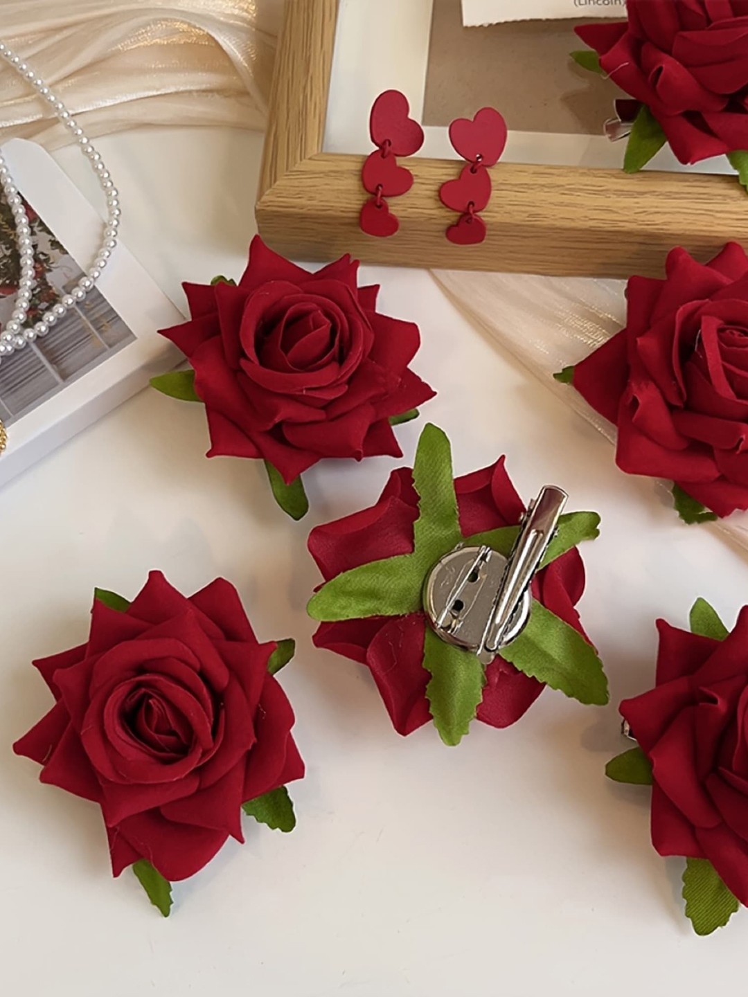 

CHRONEX Set Of 3 Rose Hair Clips, Red