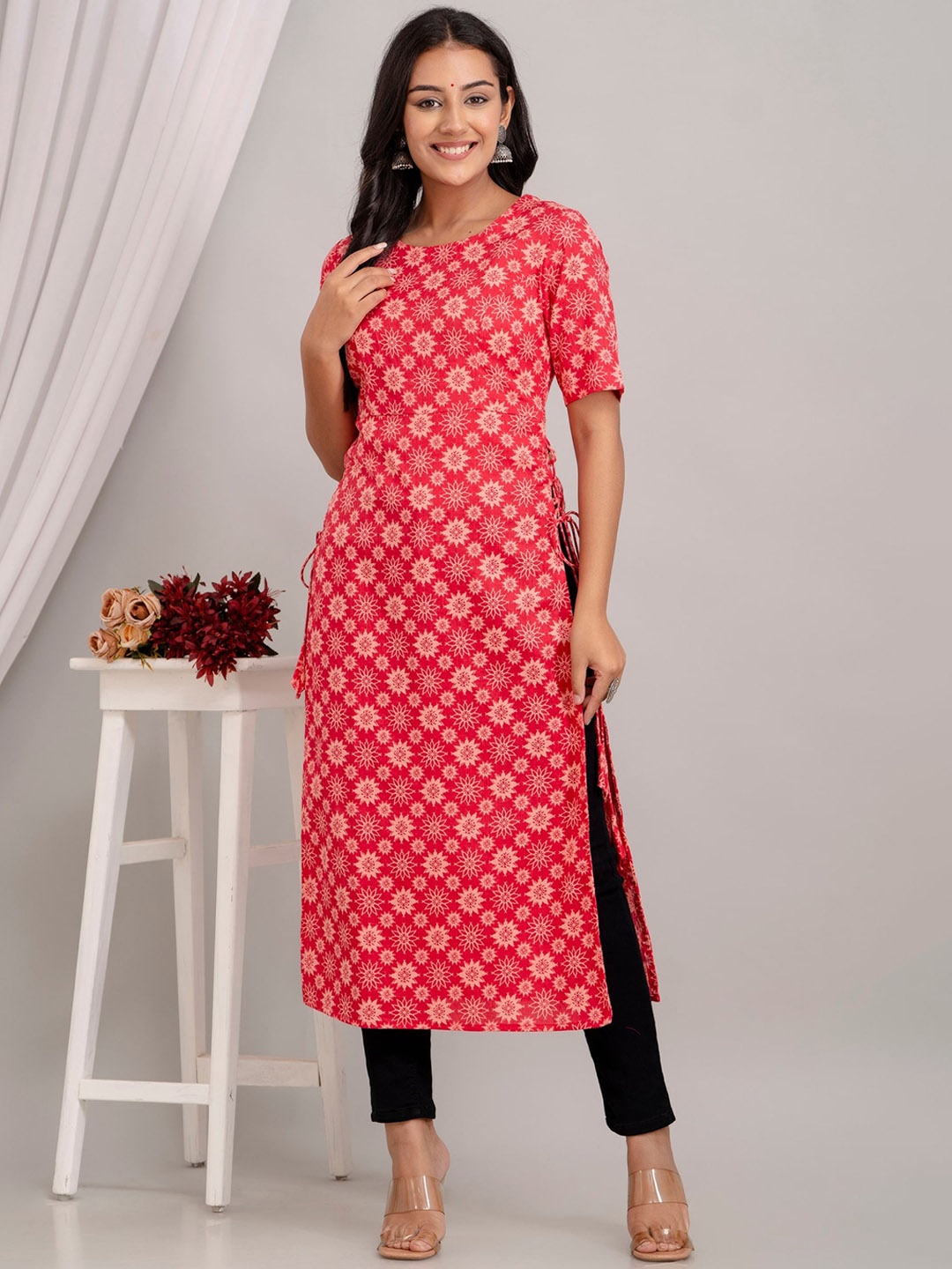 

Kohsh Geometric Printed Round Neck Cotton Straight Kurta, Pink