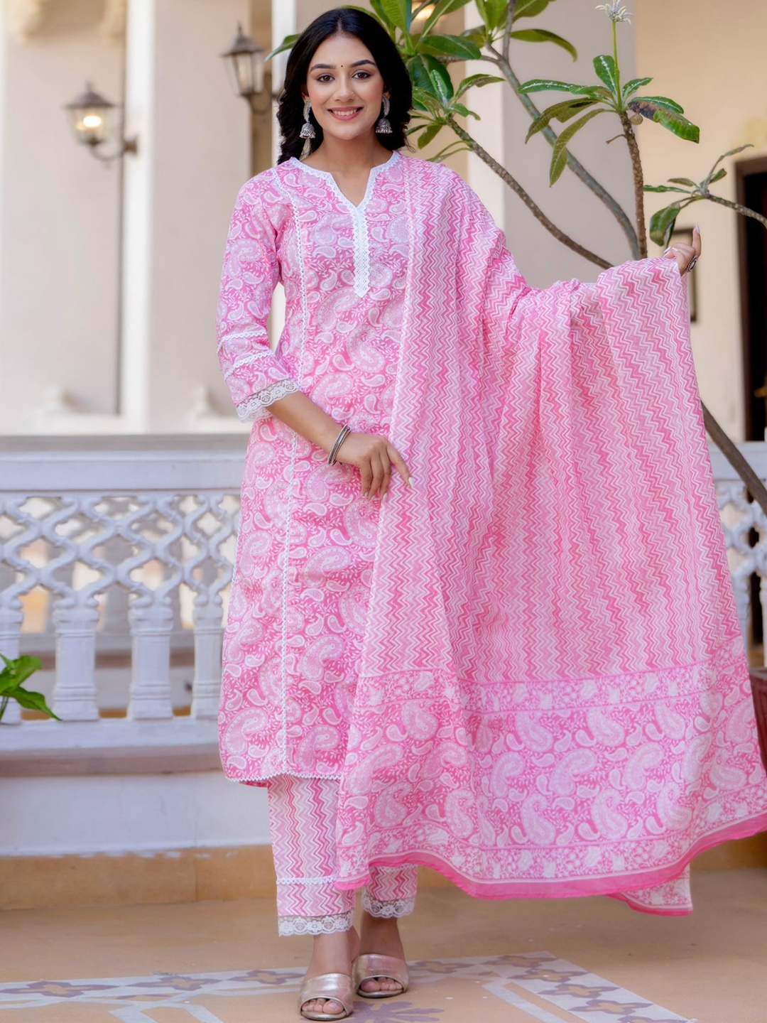 

Kohsh Paisley Printed Regular Pure Cotton Kurta With Trouser & Dupatta, Pink